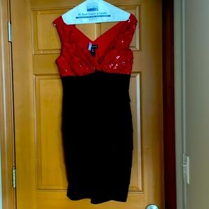 Cute cocktail dress for those holiday parties.
